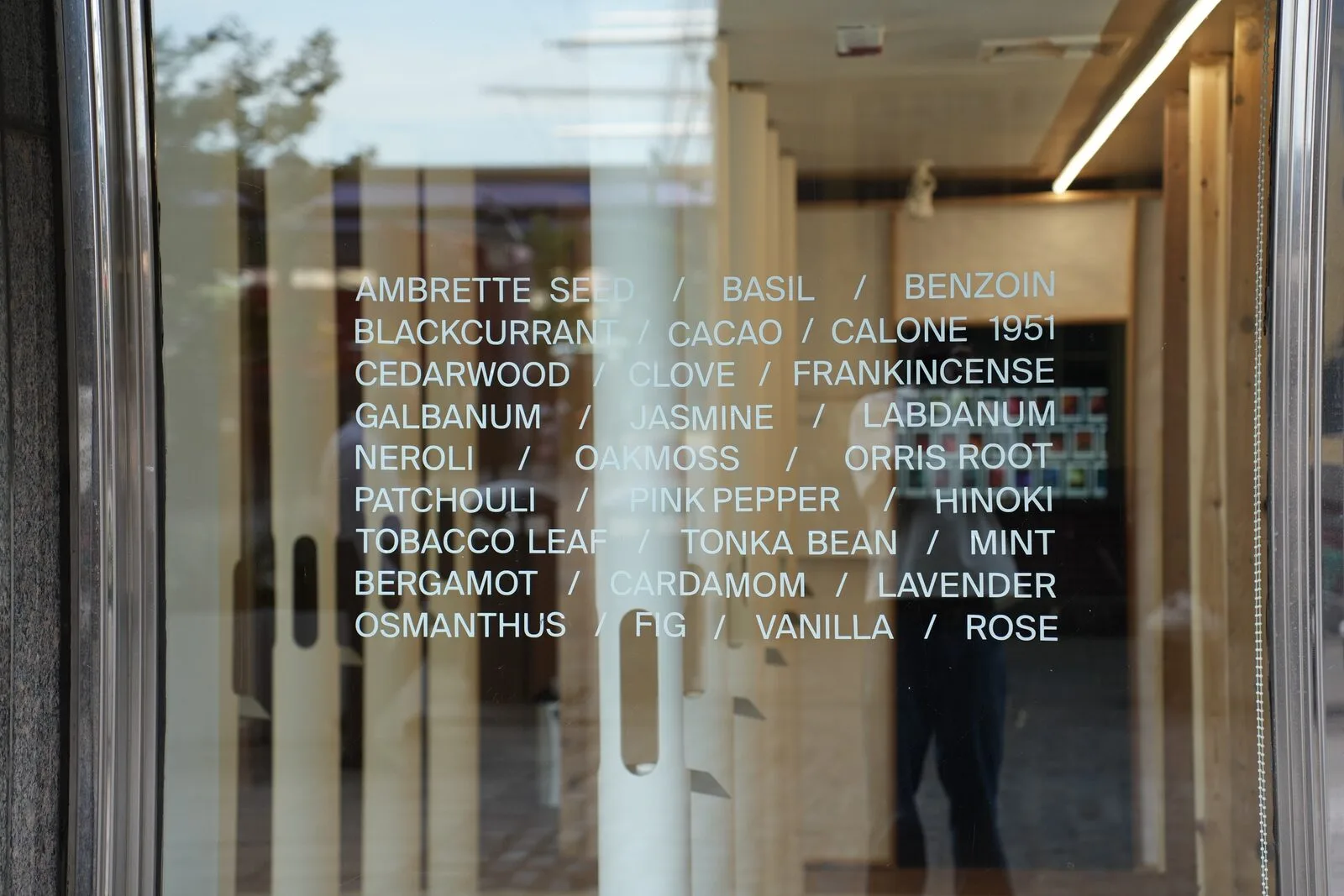 Fragrance note names printed on the Gallery of Scent window
